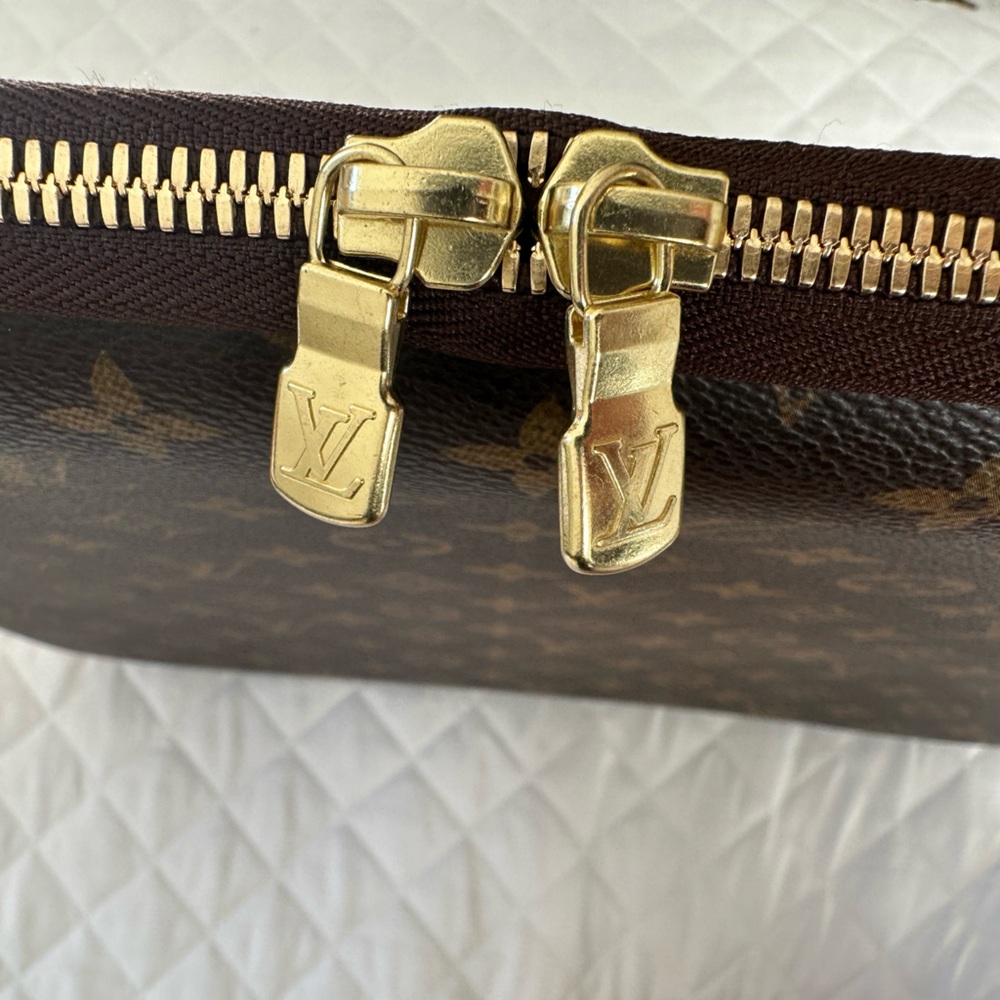 Louis Vuitton Brown and Gold Laptop Bag - Picture 2 of 10